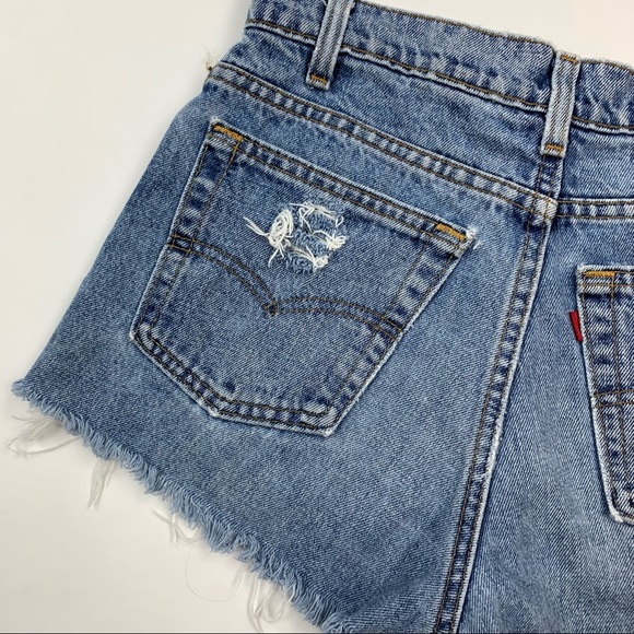Levi’s Distressed Denim Cut Off Shorts Mens 30 Women’s 4/6 - Picture 8 of 11